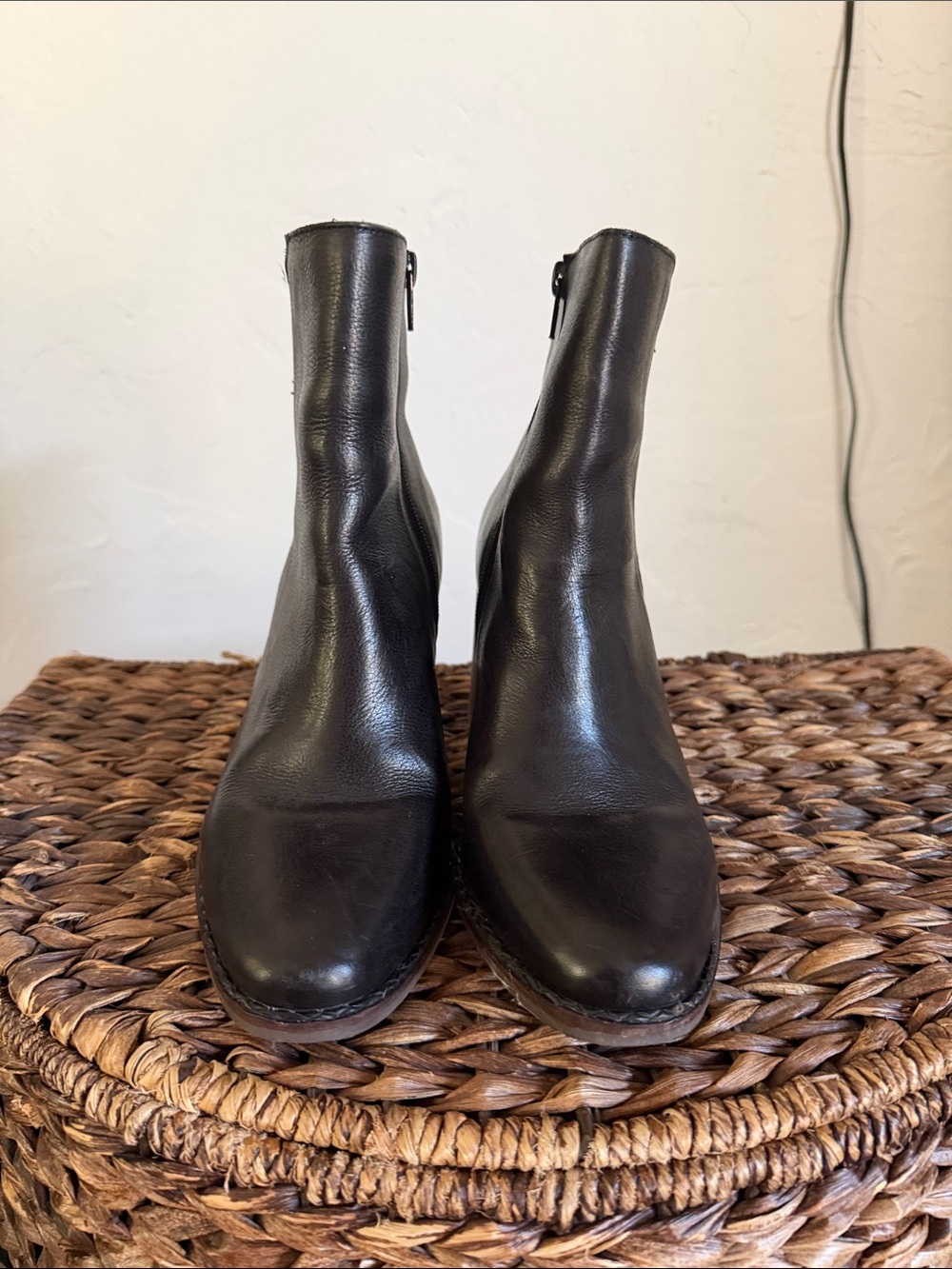 Lucky Brand Size 9 Women’s Black Leather Ankle Boots - Classic Zip Side